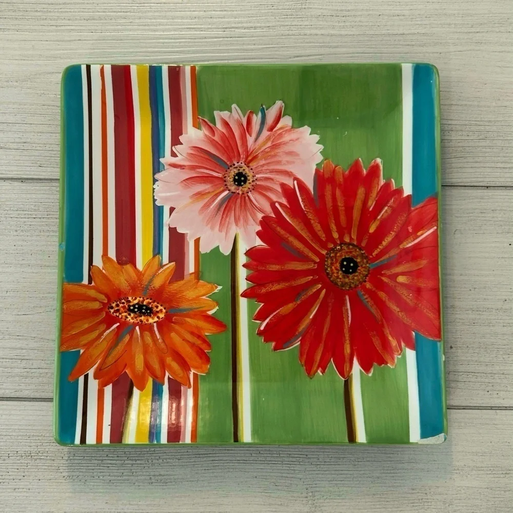 Beautifully Painted Plate by Gerbera by CLAY‎ ART
